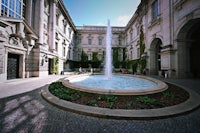 a fountain in the courtyard of a large building